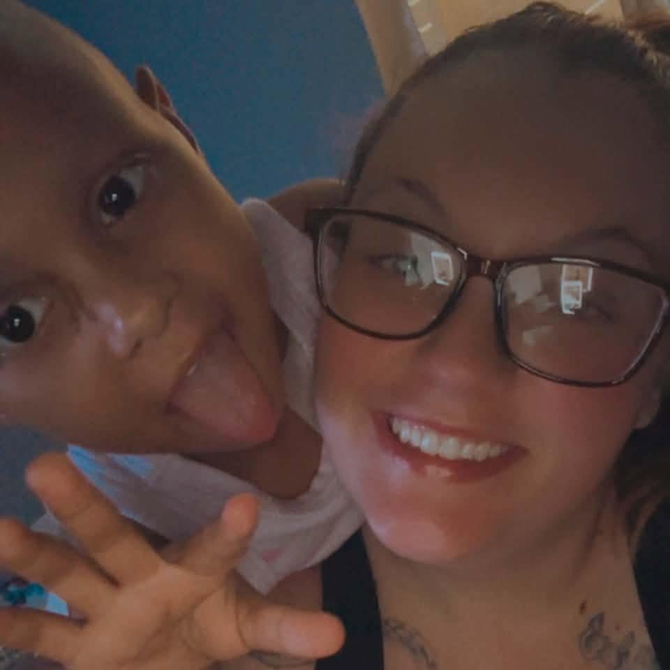 Reign smiling with her mom Kerrin
